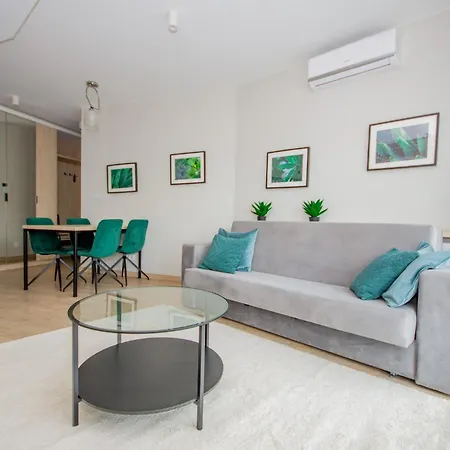 Inpoint With Parking Available 3* קרקוב